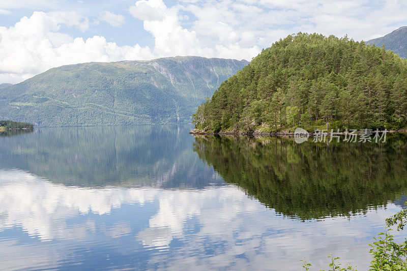 Nordfjord, Norway。